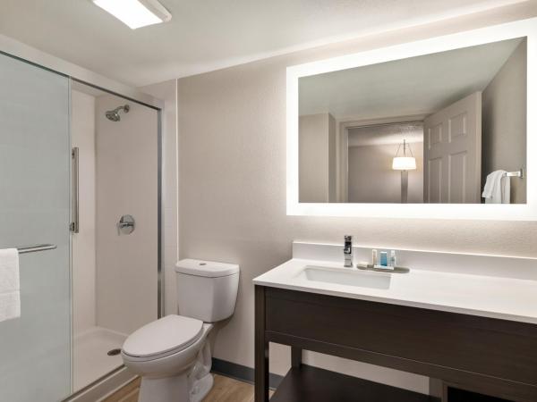 La Quinta Inn by Wyndham Columbus Airport Area : photo 7 de la chambre chambre double de luxe avec 2 lits doubles 