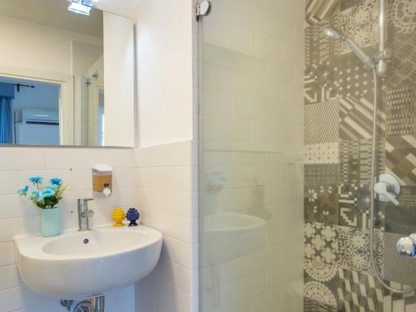B&B Palazzo Bruca Catania : photo 8 de la chambre chambre double avec baignoire spa