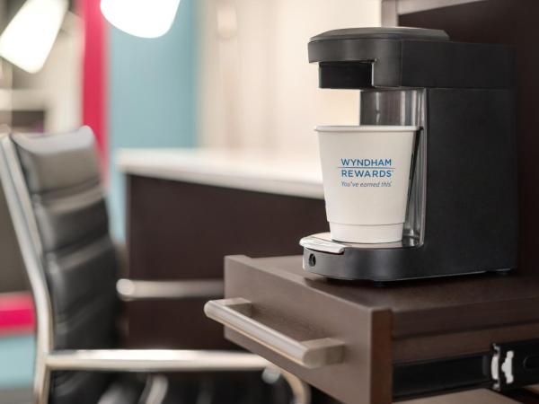 La Quinta Inn by Wyndham Columbus Airport Area : photo 8 de la chambre suite lit king-size – non-fumeurs