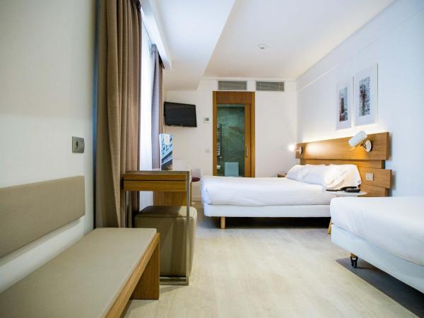 Hotel Gelmírez : photo 2 de la chambre chambre triple