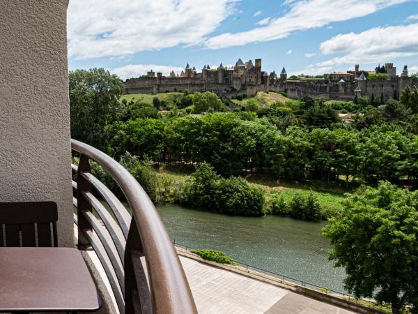Tribe Carcassonne : photo 4 de la chambre chambre double confort avec balcon - vue sur ville