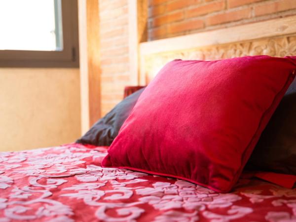 Hotel Històric : photo 4 de la chambre chambre double rouge