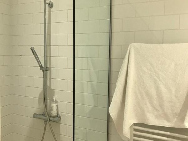 Maison Boussingault : photo 4 de la chambre chambre double deluxe avec douche