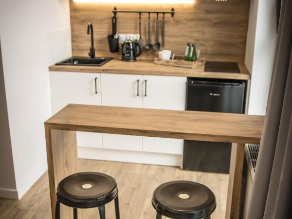 Apartamenty Silver Place : photo 5 de la chambre chambre double avec salle de bains privative