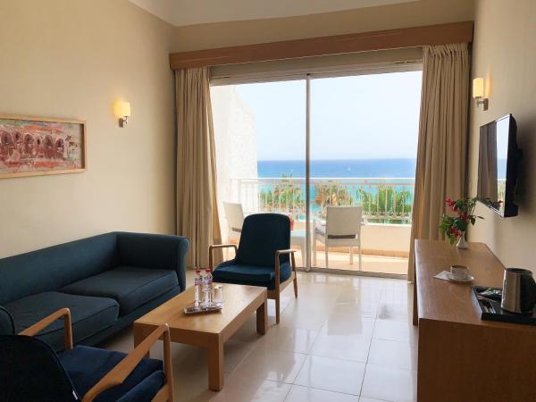 Hotel Bel Azur Thalasso & Bungalows : photo 4 de la chambre suite lit king-size - vue sur mer