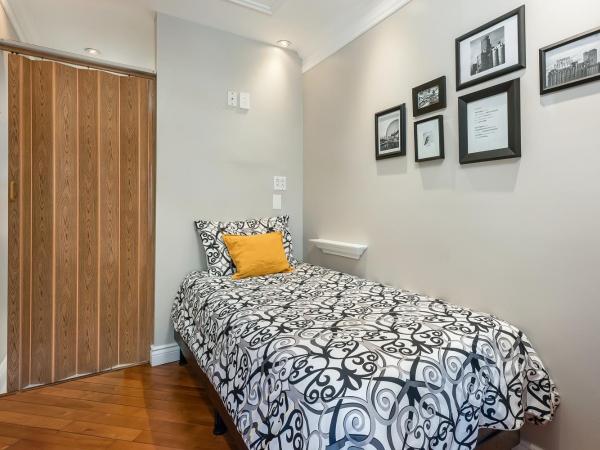 Samesun Montreal Hotel & Hostel : photo 4 de la chambre chambre simple avec salle de bains