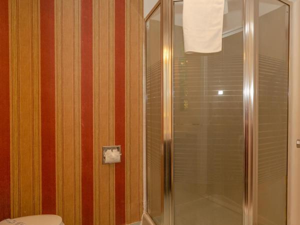 Hotel Dorion : photo 1 de la chambre chambre double avec salle de bains privative