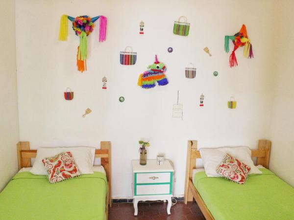 Hostal Casa Colores Adults Only : photo 2 de la chambre chambre lits jumeaux supérieure