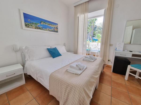 Villa Bina Sea Hotel : photo 1 de la chambre chambre double - vue sur jardin