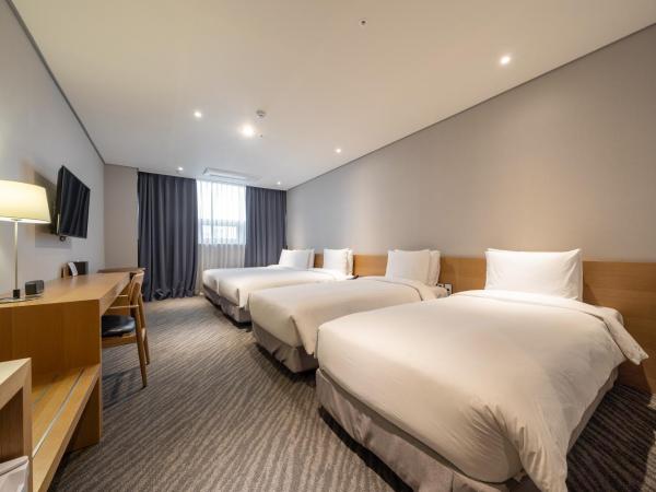 Ramada by Wyndham Seoul Dongdaemun : photo 1 de la chambre chambre quintuple