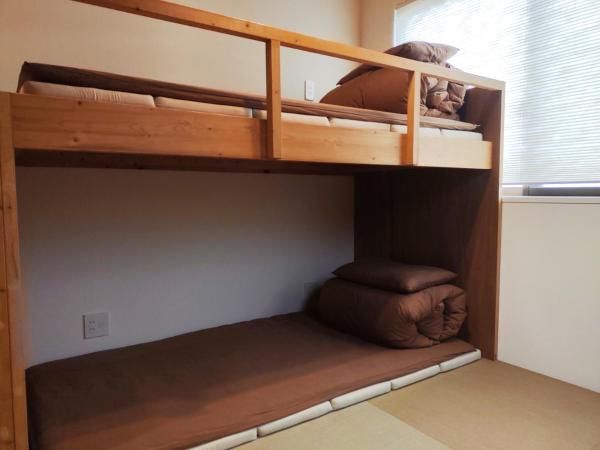 USJに一番近いゲストハウス J-Hoppers Osaka Universal : photo 9 de la chambre chambre simple avec salle de bains commune