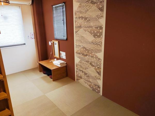 USJに一番近いゲストハウス J-Hoppers Osaka Universal : photo 10 de la chambre chambre simple avec salle de bains commune