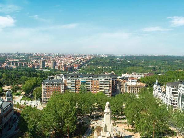 Riu Plaza España : photo 8 de la chambre chambre lit king-size deluxe avec vue