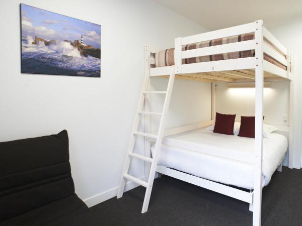 Logis Hotel Chateaubriand : photo 1 de la chambre chambre familiale (4 adultes) 
