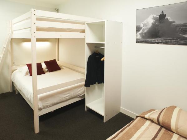 Logis Hotel Chateaubriand : photo 2 de la chambre chambre familiale (4 adultes) 