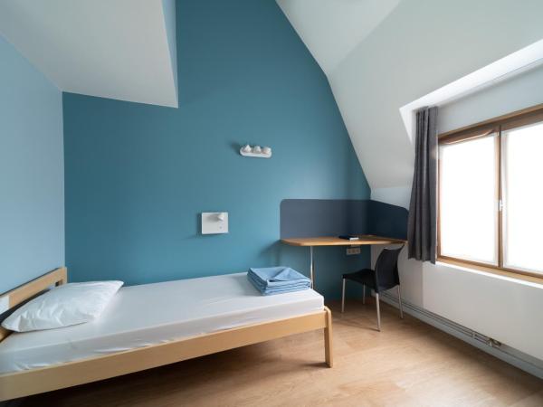 Adveniat Paris : photo 2 de la chambre chambre simple pour femme avec salle de bains commune