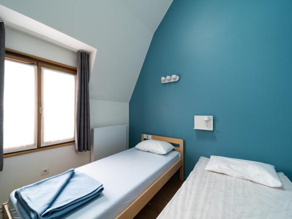 Adveniat Paris : photo 1 de la chambre lit dans dortoir masculin de 3 lits
