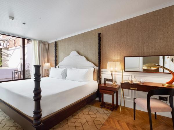BLESS Hotel Madrid - The Leading Hotels of the World : photo 2 de la chambre villa avec baignoire spa et terrasse