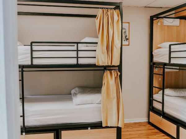 Canbe Garden Lane Backpackers : photo 1 de la chambre lit simple dans dortoir mixte de 6 lits avec salle de bains commune