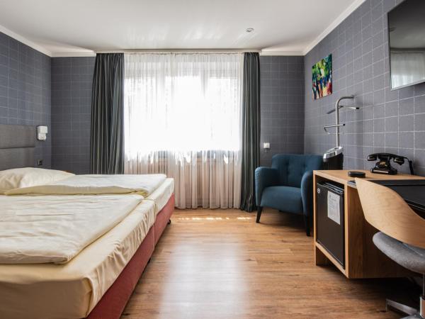 Hotel Kurfürstenhof : photo 2 de la chambre chambre double