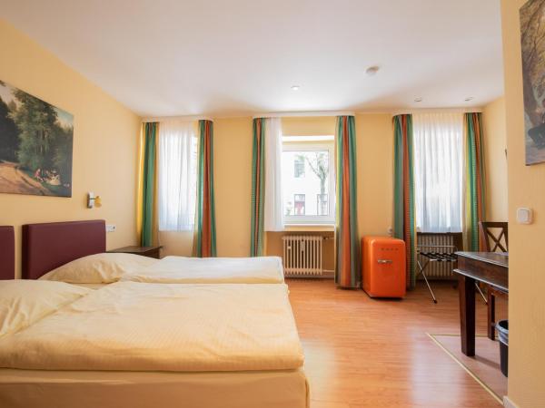Hotel Kurfürstenhof : photo 3 de la chambre chambre double