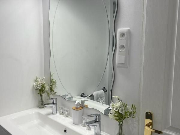 Maison du Cloitre Couvent des Carmes : photo 8 de la chambre studio familial