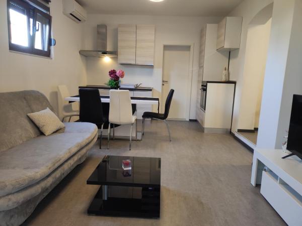 Viktor rooms and apartments : photo 2 de la chambre studio triple standard