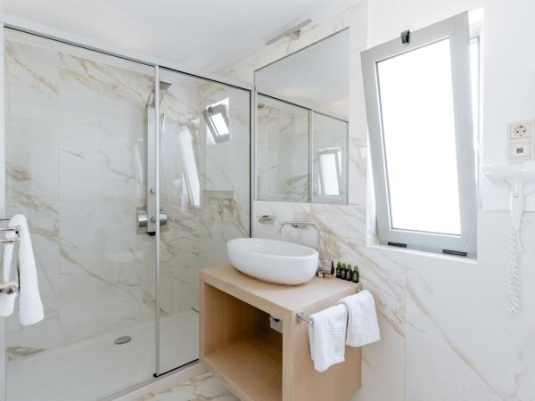 Palm Beach Hotel Apartments : photo 9 de la chambre suite avec terrasse 