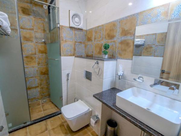 Gems Suites-A Boutique Stay : photo 8 de la chambre chambre double deluxe avec balcon