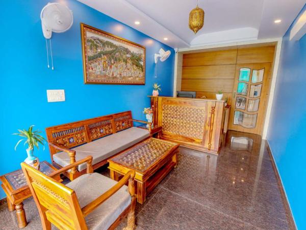 Gems Suites-A Boutique Stay : photo 6 de la chambre chambre double deluxe avec balcon