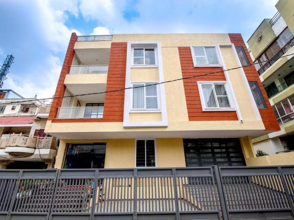 Gems Suites-A Boutique Stay : photo 10 de la chambre chambre lits jumeaux avec balcon