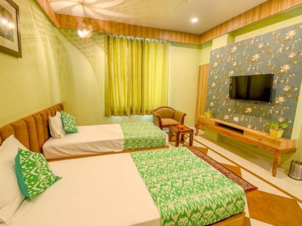 Gems Suites-A Boutique Stay : photo 3 de la chambre chambre lits jumeaux avec balcon