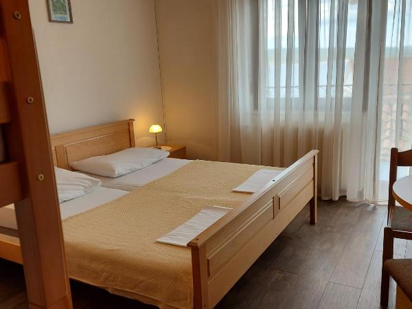 Pansion Klaudija : photo 1 de la chambre chambre triple - vue sur mer