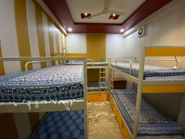 Friends Guest House & Hostel- near TAJ MAHAL : photo 4 de la chambre dortoir mixte de 6 lits