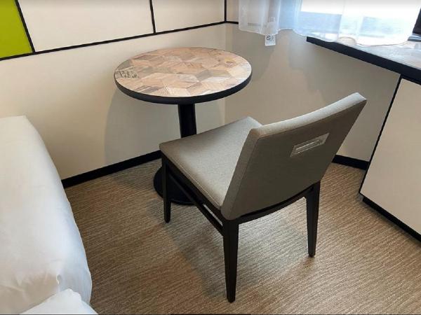 Henn na Hotel Osaka Shinsaibashi : photo 9 de la chambre chambre lits jumeaux hollywood