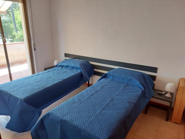 I love Mondello 10 min dal mare a piedi : photo 8 de la chambre chambre double