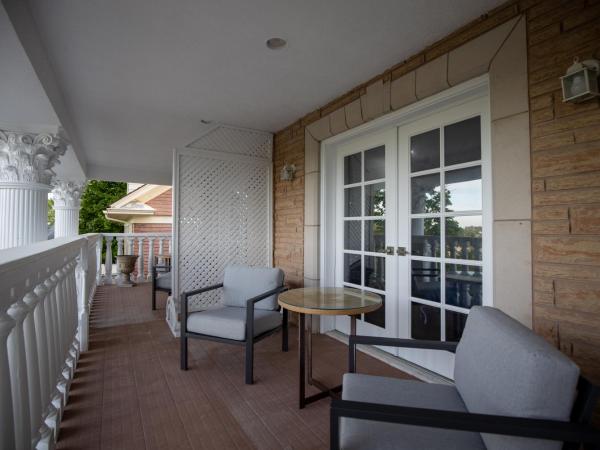 Niagara Luxury Suites : photo 9 de la chambre chambre double deluxe avec balcon