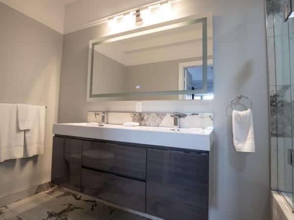 Niagara Luxury Suites : photo 6 de la chambre chambre double deluxe avec balcon