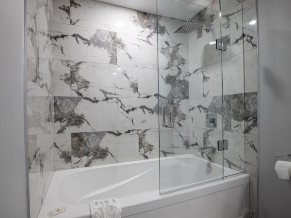 Niagara Luxury Suites : photo 6 de la chambre chambre double deluxe