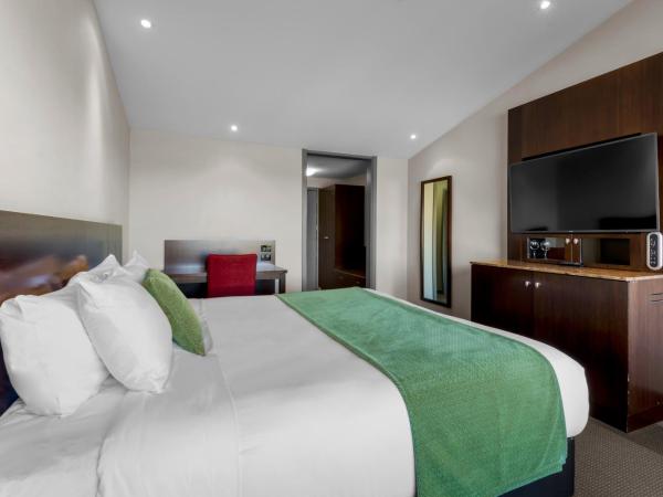 Copthorne Hotel & Resort Lakefront Queenstown : photo 7 de la chambre hébergement supérieur lit king-size - vue sur lac