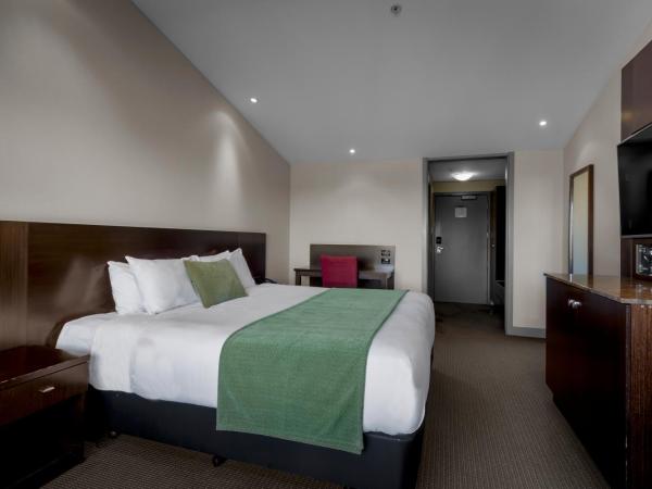 Copthorne Hotel & Resort Lakefront Queenstown : photo 6 de la chambre hébergement supérieur lit king-size - vue sur lac