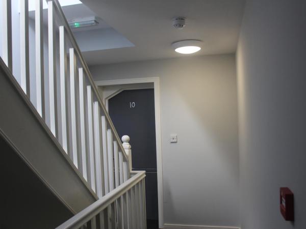 Guest House London : photo 7 de la chambre chambre double avec salle de bains privative