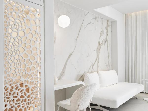 Lovia Mykonos : photo 5 de la chambre suite signature avec bain à remous - vue sur mer