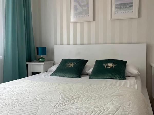 Pokój dla dwojga w zacisznej części Sopotu z łazienką wspólną dla dwóch pokoi : photo 1 de la chambre chambre double ou lits jumeaux standard