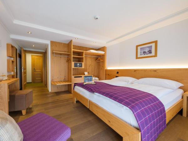 Hotel Bella Vista Zermatt : photo 2 de la chambre chambre double chalet avec balcon - vue sur cervin