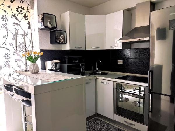 Guest House Klaudija : photo 3 de la chambre studio avec balcon - annexe