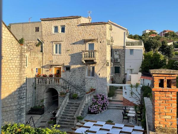 Guest House Klaudija : photo 1 de la chambre studio avec balcon - annexe