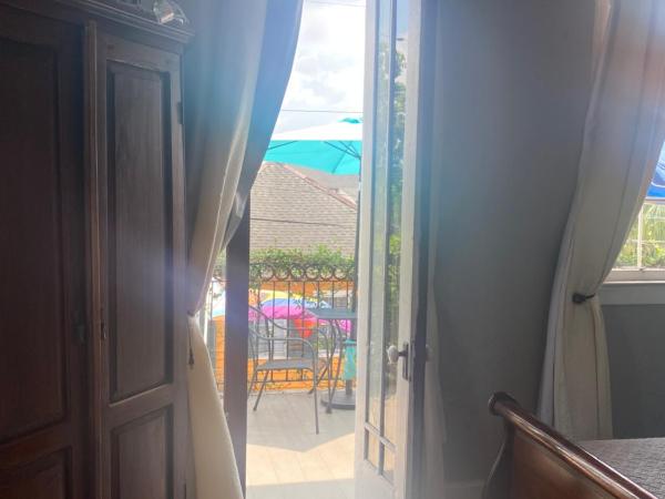 Balcony Guest House : photo 1 de la chambre chambre lit queen-size avec balcon