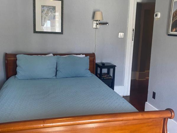 Balcony Guest House : photo 3 de la chambre chambre lit queen-size avec balcon