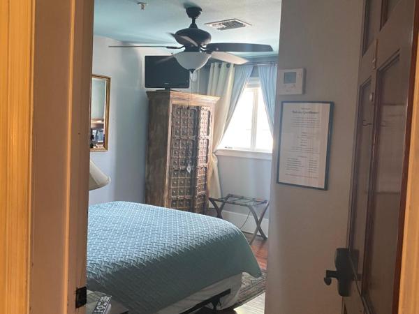 Balcony Guest House : photo 1 de la chambre chambre standard lit queen-size